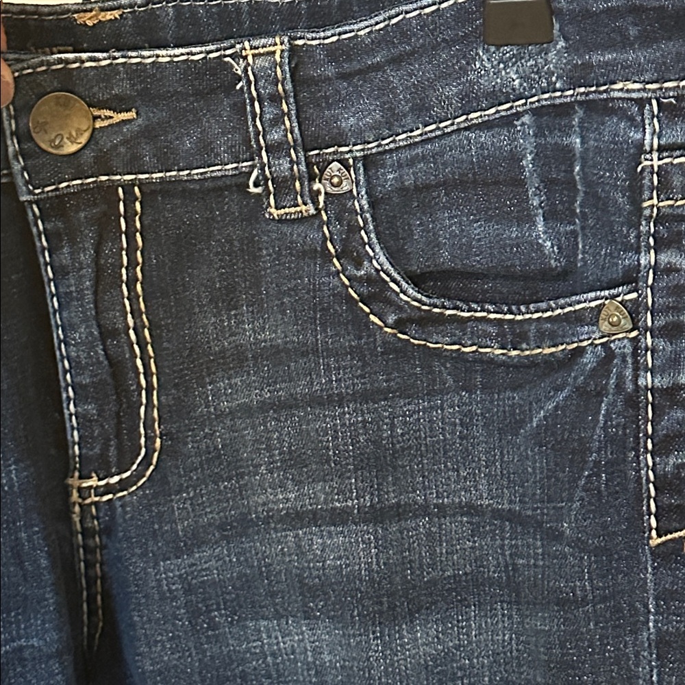 Kut from the Kloth Natalie Bootcut Jeans. Size 10 - Picture 6 of 10